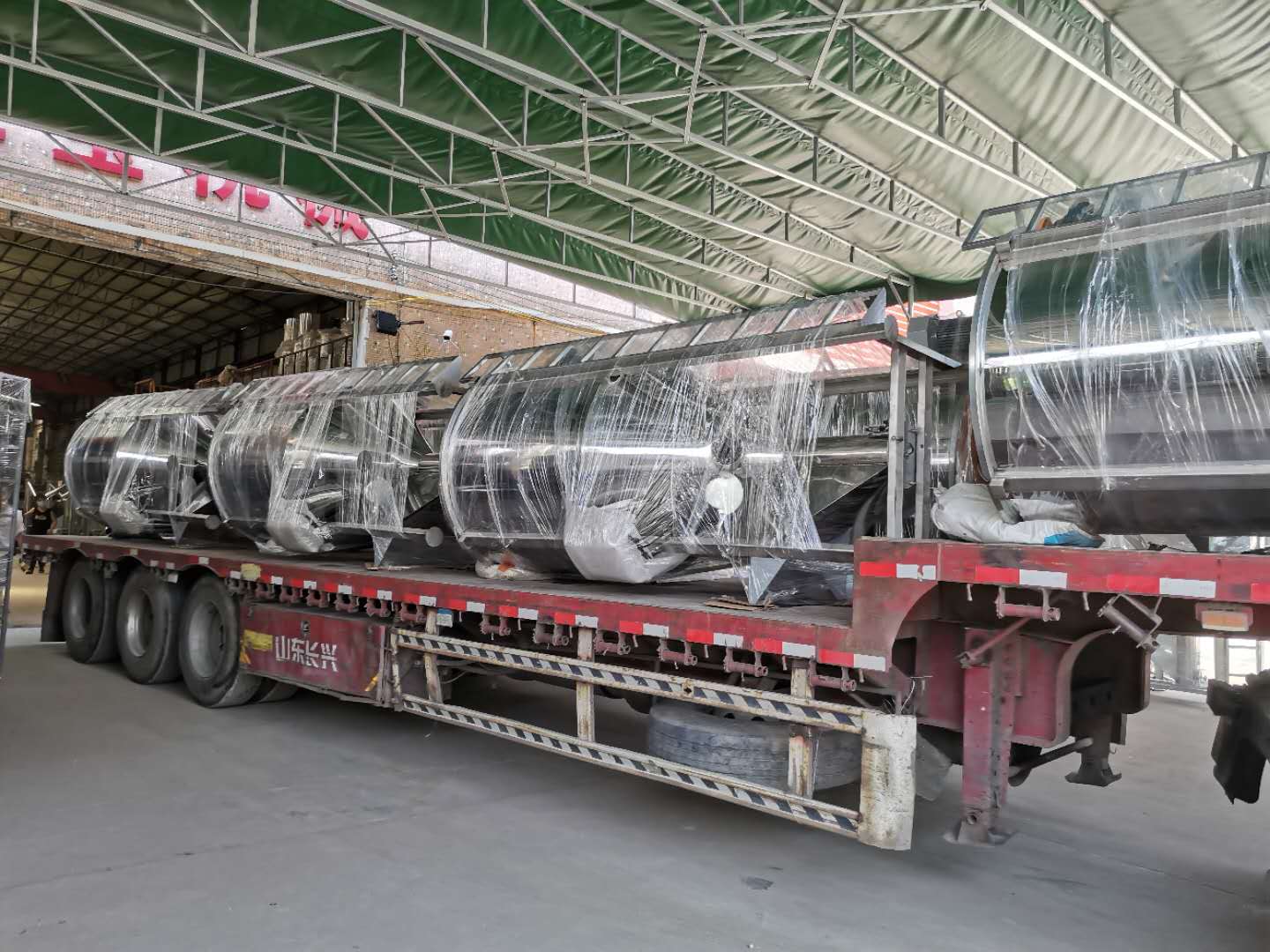 佛山羅村李總訂購4台1T立式攪拌幹燥機使用現場